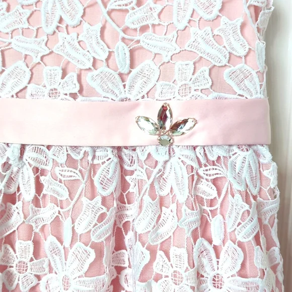 Camilla pink and white fancy dress - Picture 2 of 7